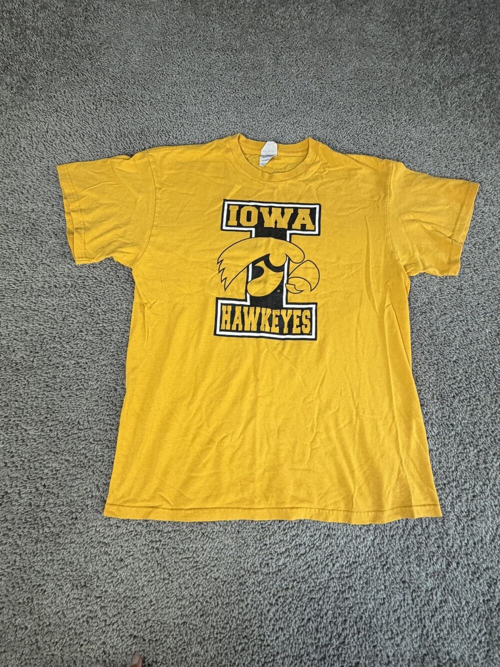 Iowa Hawkeyes Shirt Mens L Yellow NCAA Football Delta Pro Weight Graphic Tee